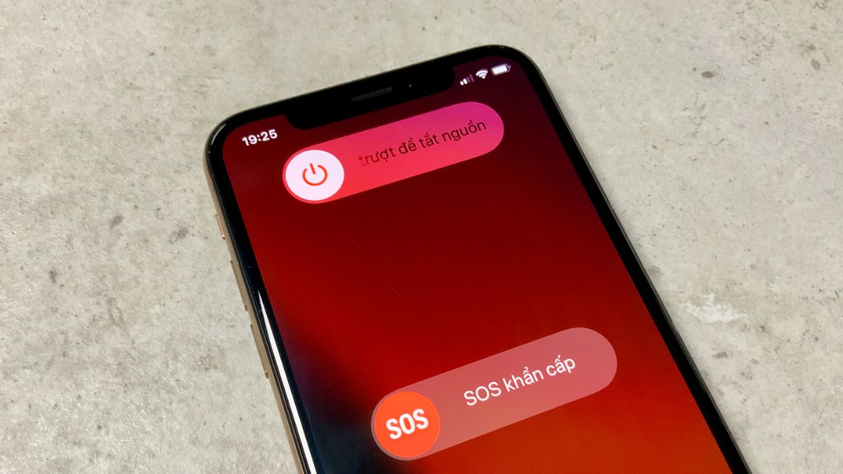 Màn hình iPhone bị tối đen không lên: Có phải hỏng màn hình?