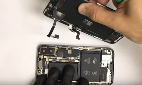 Sửa màn hình iPhone bị lem mực bao nhiêu tiền?
