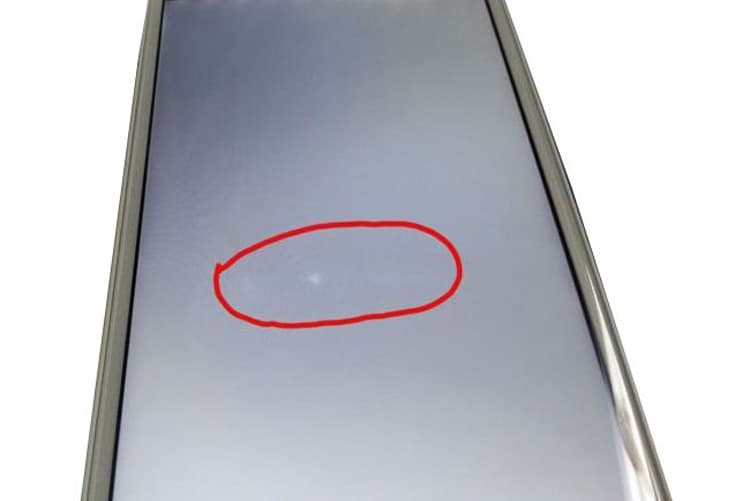 Hướng dẫn cách khắc phục màn hình iPhone xuất hiện đốm trắng