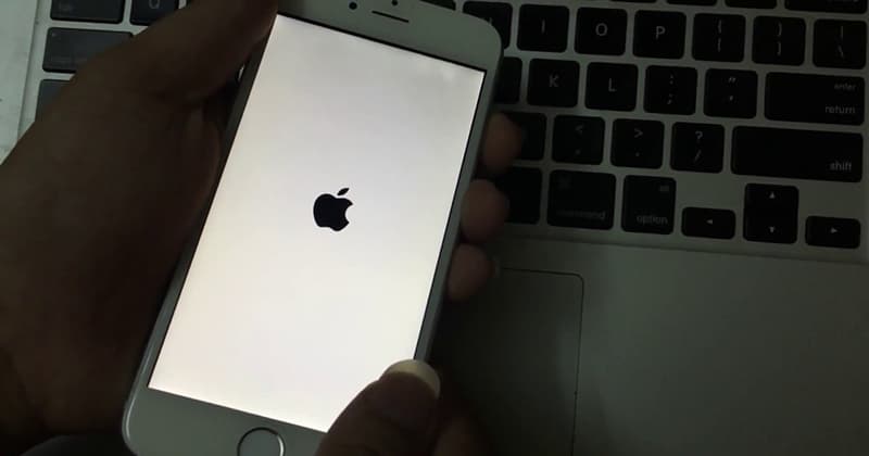 Vỡ nhẹ màn hình iPhone đời cũ có thể gây loạn cảm ứng không?