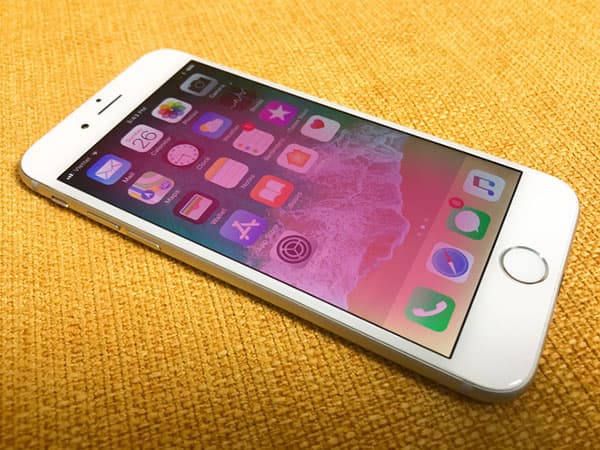 Nguyên nhân nào khiến màn hình iPhone bị ám màu hồng?