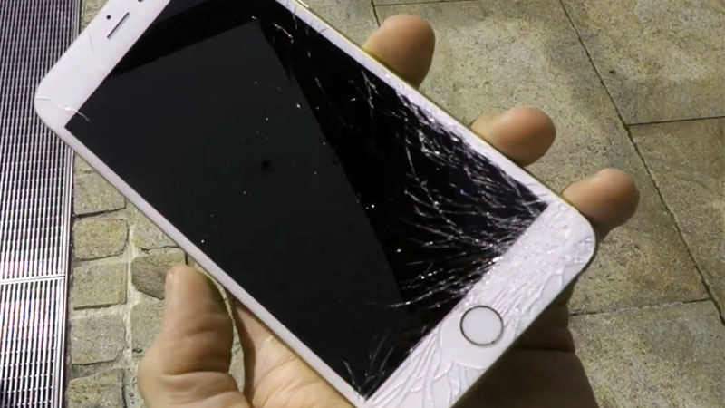 Có nên thay màn hình iPhone khi bị hư hay mua điện thoại mới?