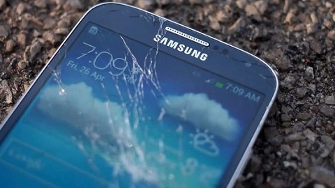 Màn hình Samsung bị vỡ có thể gây tổn thương cho người dùng như thế nào?