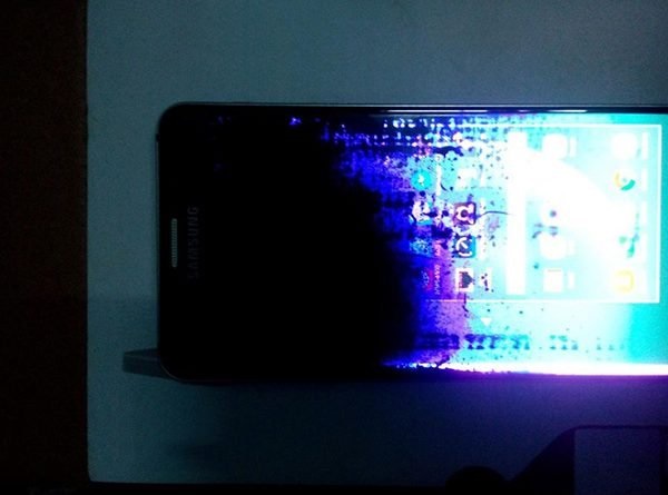 Nguyên nhân màn hình Samsung cao cấp bị chảy mực và cách phòng tránh