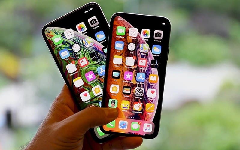 Để iPhone Gần Các Vật Sắc Nhọn – Màn Hình Dễ Bị Cấn, Xước Nghiêm Trọng