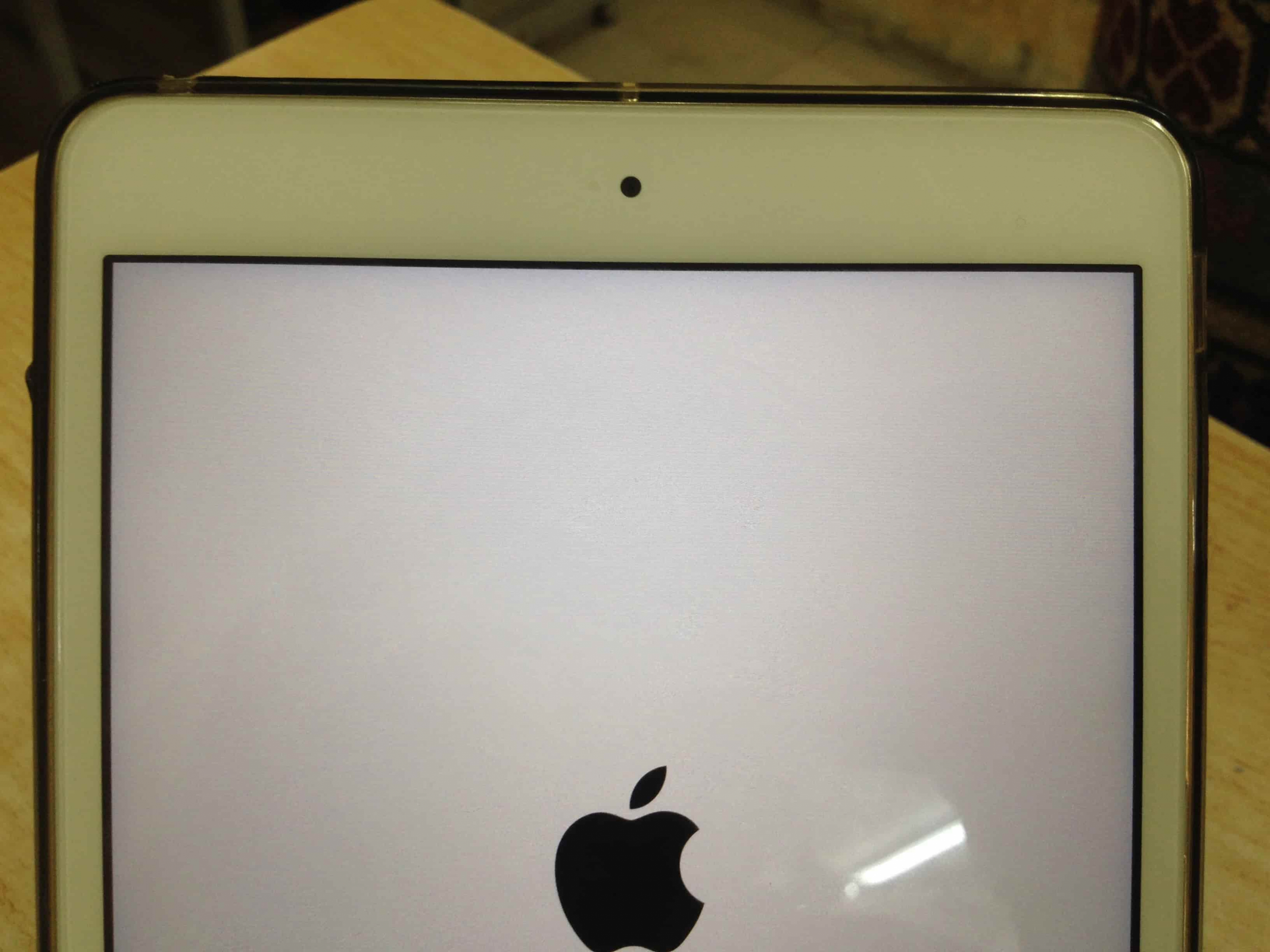 Màn hình iPad bị hở sáng sửa có mất nhiều tiền không?