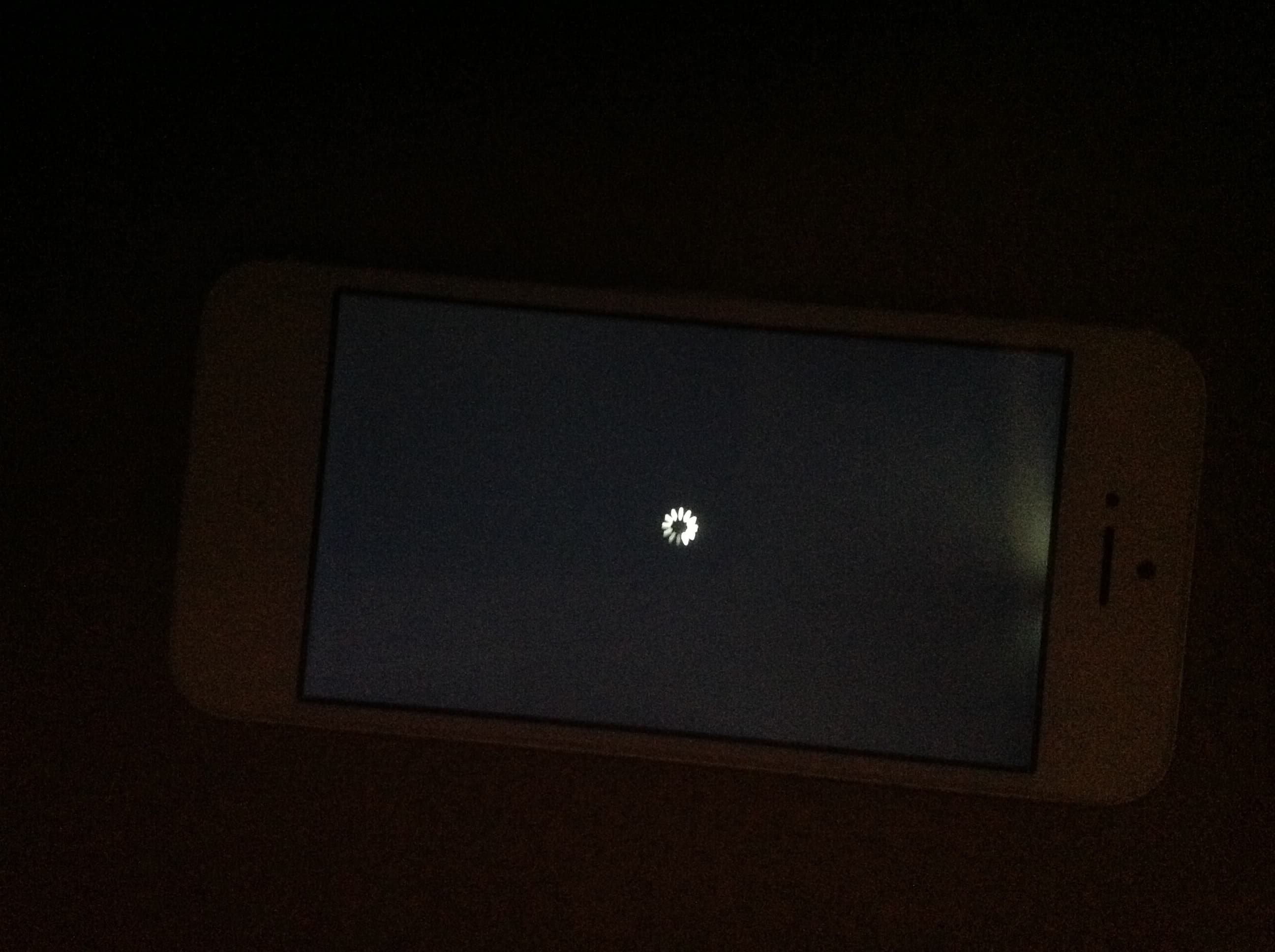 Tiết lộ cách nhận biết màn hình điện thoại iPhone bị hở sáng