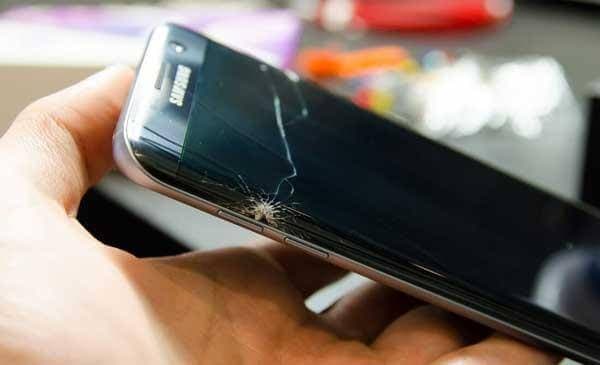 Bạn cần làm gì khi Samsung bị lỗi màn hình cảm ứng?