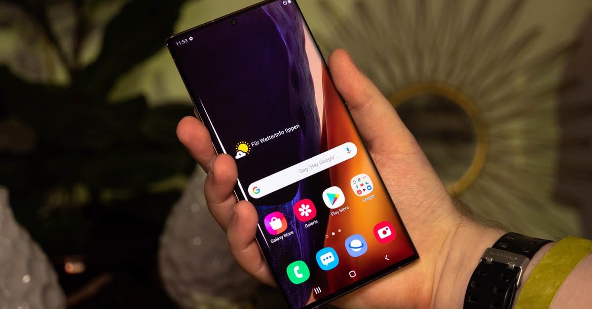 Tại sao điện thoại Samsung tự sáng màn hình?