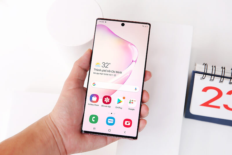 Có nên mua Samsung giá rẻ nếu lo ngại về độ bền của màn hình?