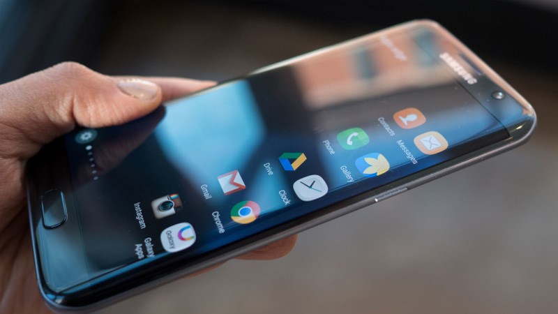 Va Chạm Vật Cứng Trong Túi Balo – Kẻ Thù Thầm Lặng Của Màn Hình Samsung