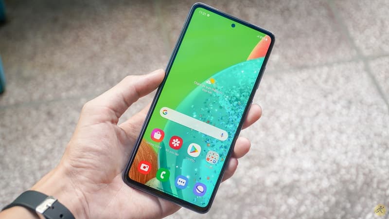 So sánh công nghệ màn hình AMOLED trên Samsung giá rẻ và dòng cao cấp