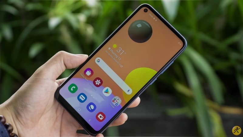 Điện thoại Samsung giá rẻ có được trang bị màn hình AMOLED không?