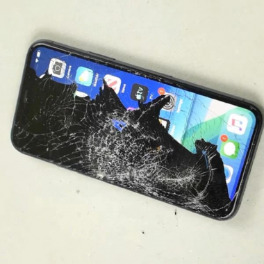 4 Việc cần làm khi phát hiện màn hình iPhone bị nứt