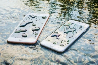 Có nên dán cường lực đè lên vết nứt nhỏ của iPhone không?