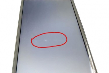 Hướng dẫn cách khắc phục màn hình iPhone xuất hiện đốm trắng