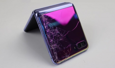 Khi nào vết nứt nhỏ trên màn hình Samsung đời cũ trở thành mối nguy...