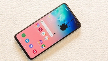 Màn hình iPhone bị chấm mực có sao không?