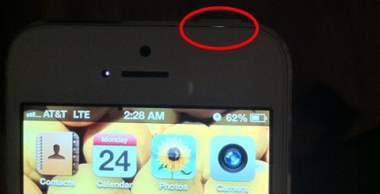 Màn hình iPhone bị hở sáng thì xử lý ra sao?