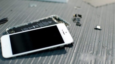 Màn hình iPhone bị loạn cảm ứng – Có nên thay hay sửa?