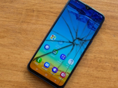 Màn hình Samsung bị vỡ có thể gây tổn thương cho người dùng như thế...