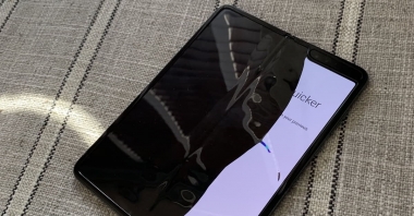 Màn hình Samsung đời cũ bị vỡ nhẹ có ảnh hưởng đến khả năng...
