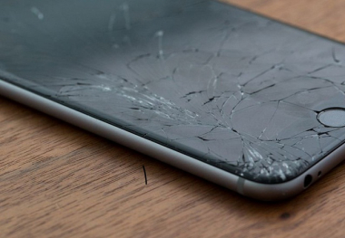 Nguyên nhân nào có thể làm vỡ màn hình iPhone của bạn
