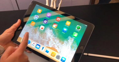 Nguyên nhân nào gây ra màn hình iPad bị lỗi màu