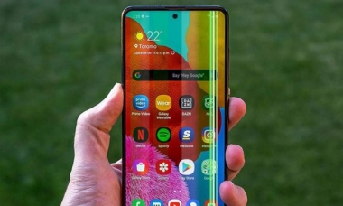 Vết sọc mờ – dấu hiệu tiềm ẩn của hỏng IC màn hình Samsung