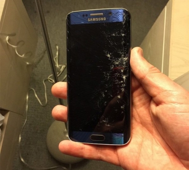 Vỡ nhẹ màn hình Samsung: Dấu hiệu nào cảnh báo cần thay gấp?